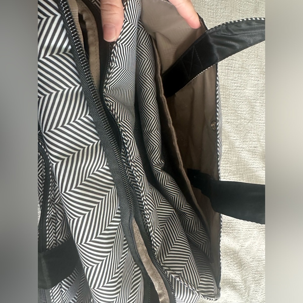 Jujube large diaper/weekender bag - Picture 14 of 15